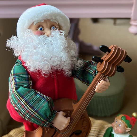 Avon Christmas Singing Moving Santa and Elves, Takes Musical Request From List - Picture 2 of 11